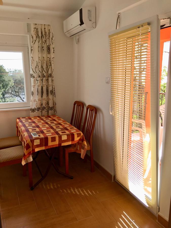 Holiday Home Orange Utjeha Exterior photo
